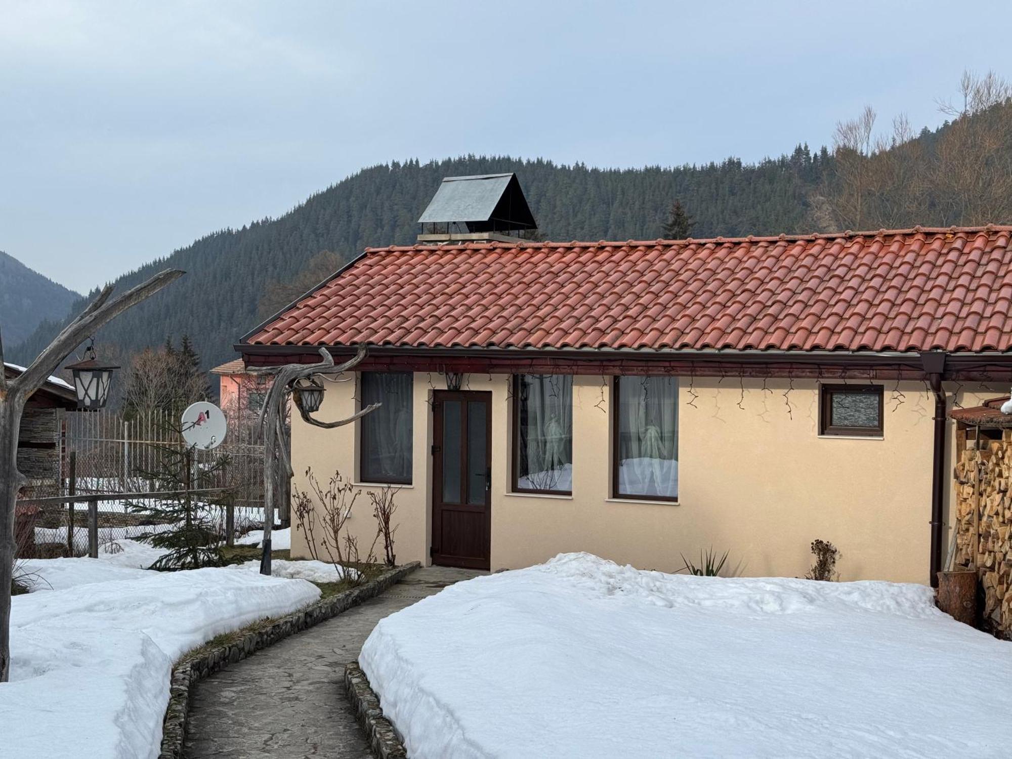 Mama Emiliya Guest House Beli Iskar Esterno foto